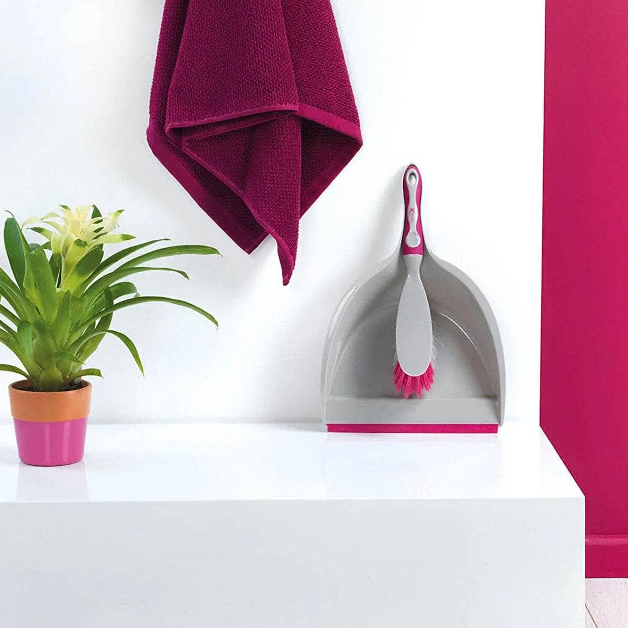 Deluxe Space Saving Dustpan & Brush Set