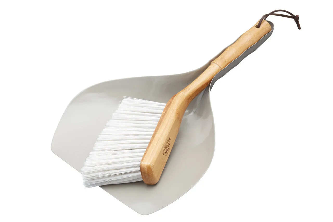 Living Nostalgia Traditional Dustpan and Brush Set