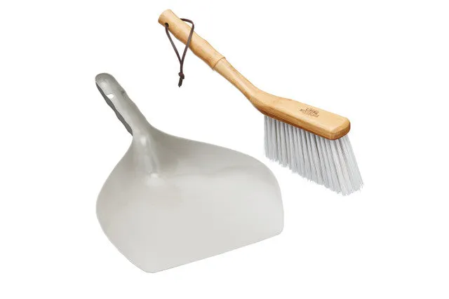 Living Nostalgia Traditional Dustpan and Brush Set